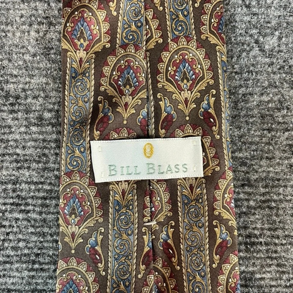 Bill Blass Mens Silk Tie Brown Paisley Scroll Medallion Made in USA Classic